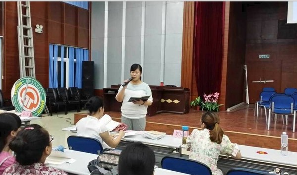 35期培训掠影3--家长现场读书交流会观摩