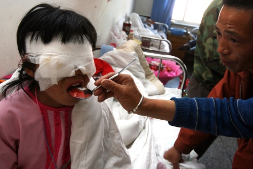 11岁女孩放学被骗遭强暴双眼被刺